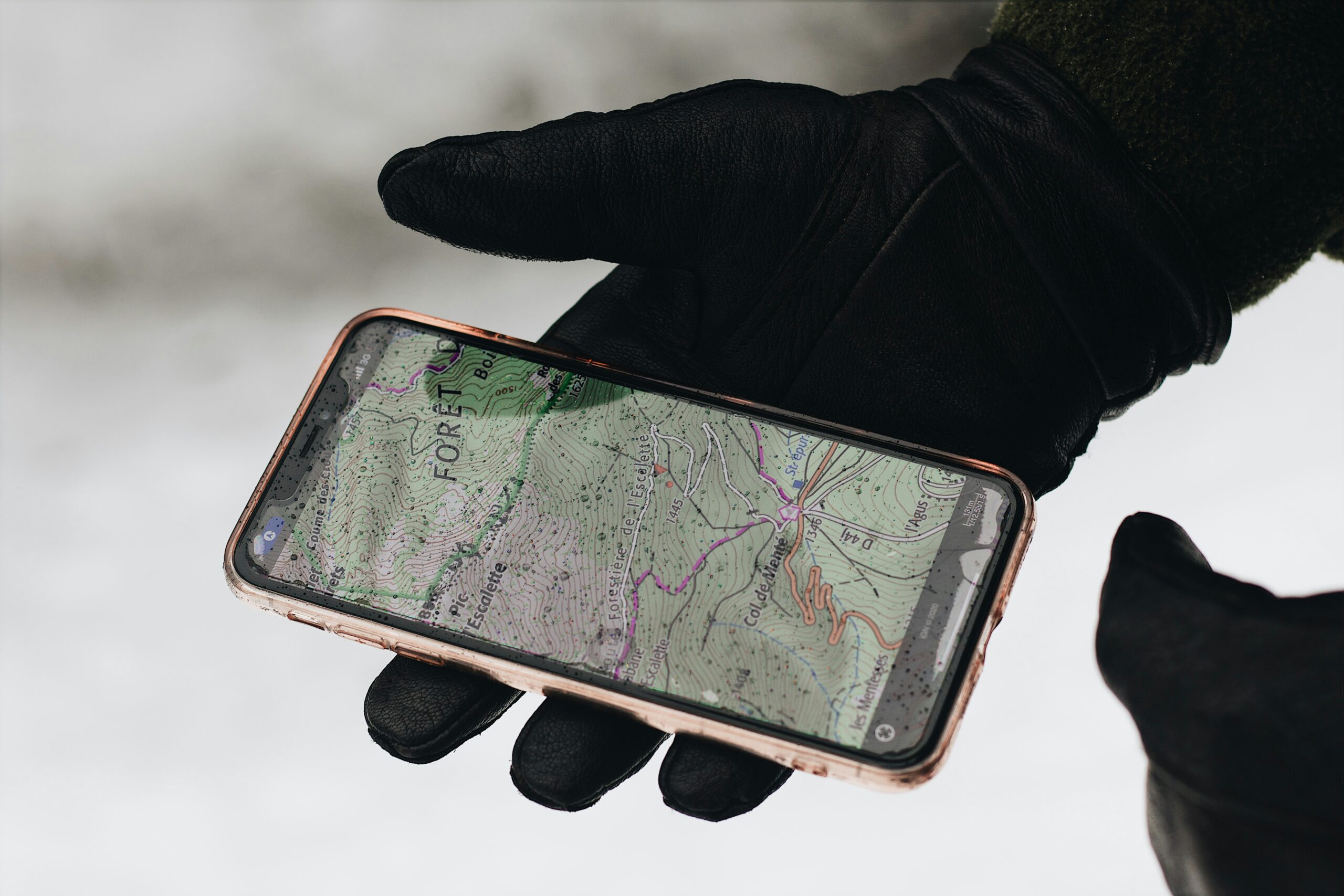 Best Hiking GPS Devices UK (2025): Top Picks for Scottish Munros & Mountains 4 mael balland wcBFtctph M unsplash scaled